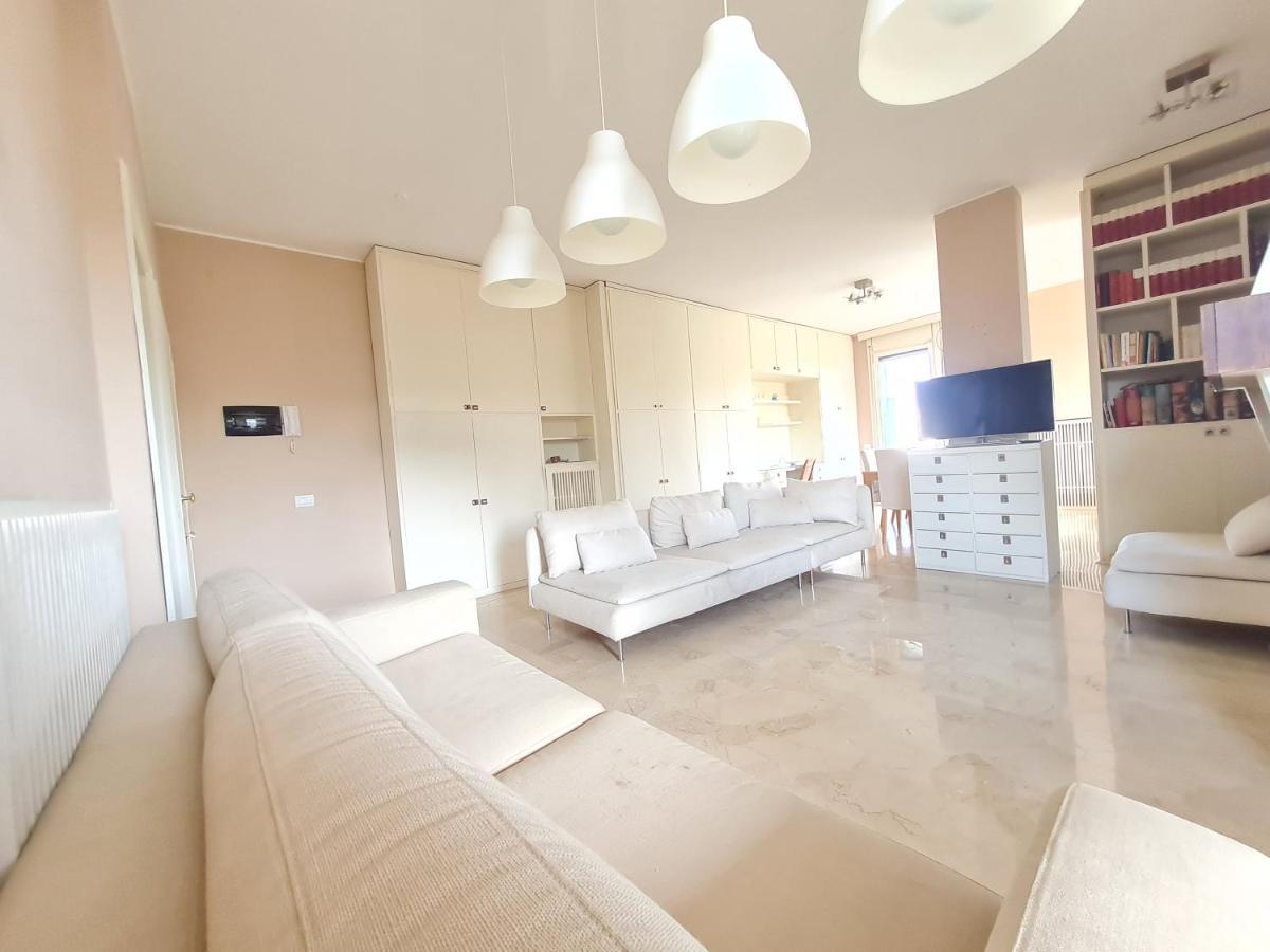 Ottoboni Charme Apartment With Terrace Milão Exterior foto