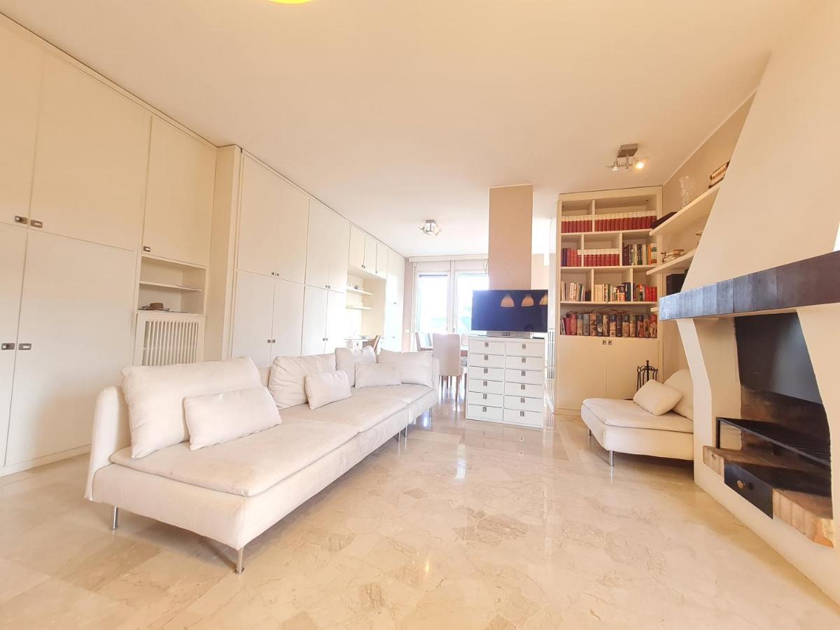 Ottoboni Charme Apartment With Terrace Milão Exterior foto